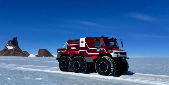 我国自研6&times;6轮式雪豹车完成南极内陆超1万公里测试：坚冰区时速达65公里/小时