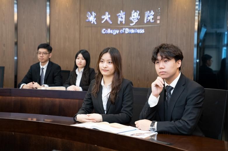 港城大商业与经济学首次跻身全港三甲及亚洲第十