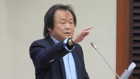 力挺高金素梅遭周玉蔻呛“不要脸”，王世坚回怼：你没资格讲话