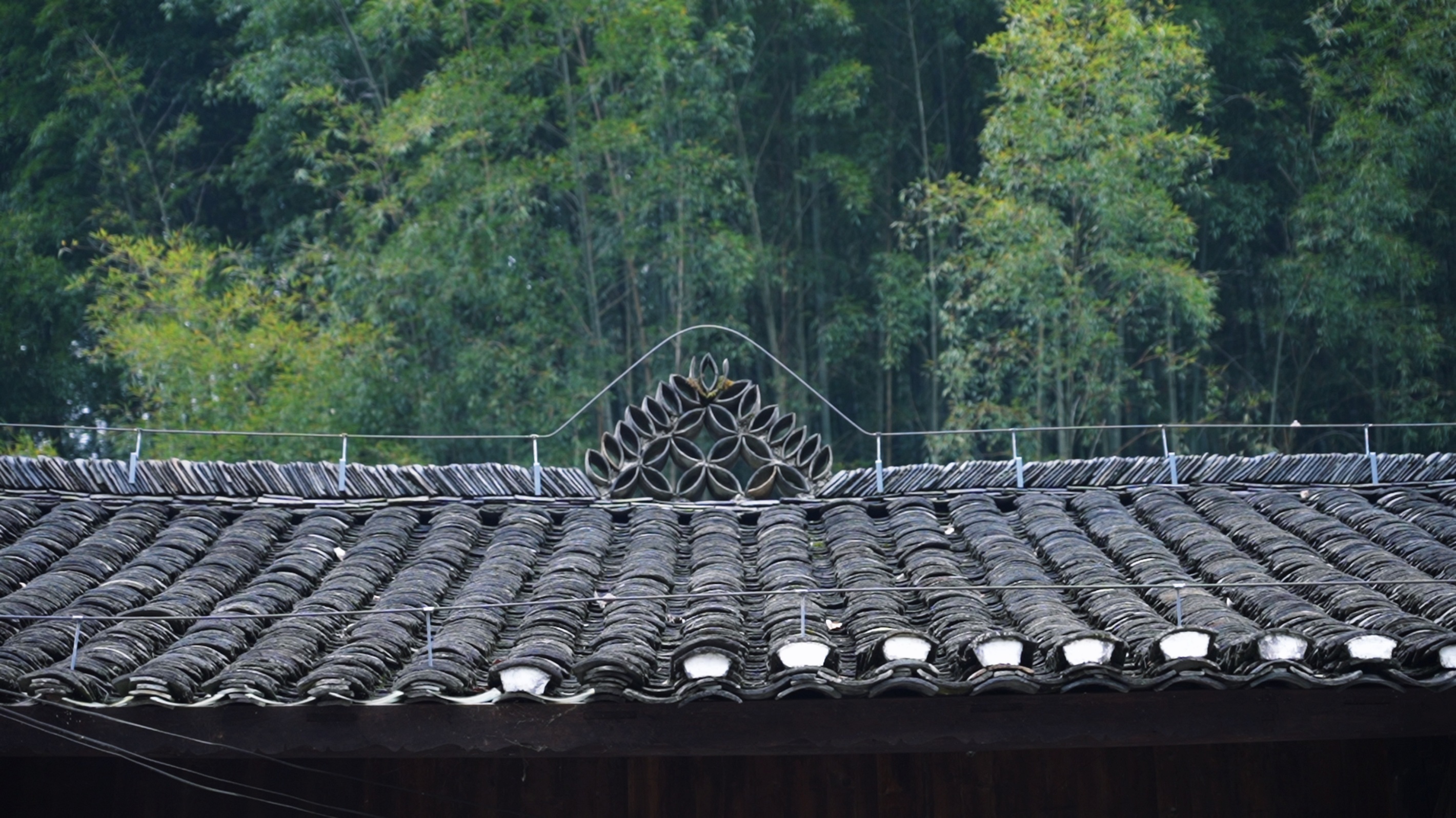 《穿越古今的应急智慧》走进恩施彭家寨 揭秘土家吊脚楼中的应急安全智慧