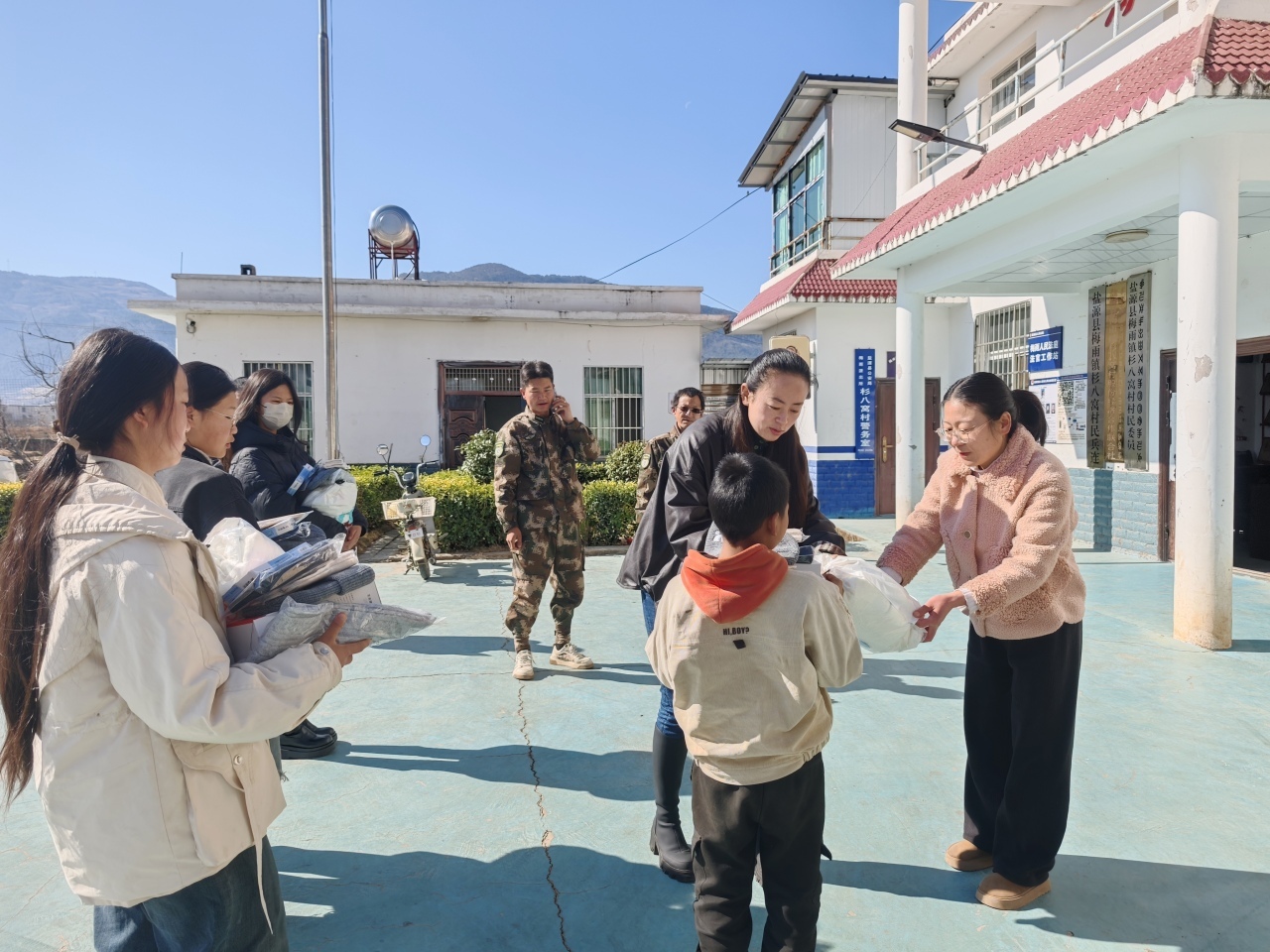 跨越2300公里的“暖心礼包”送到了！