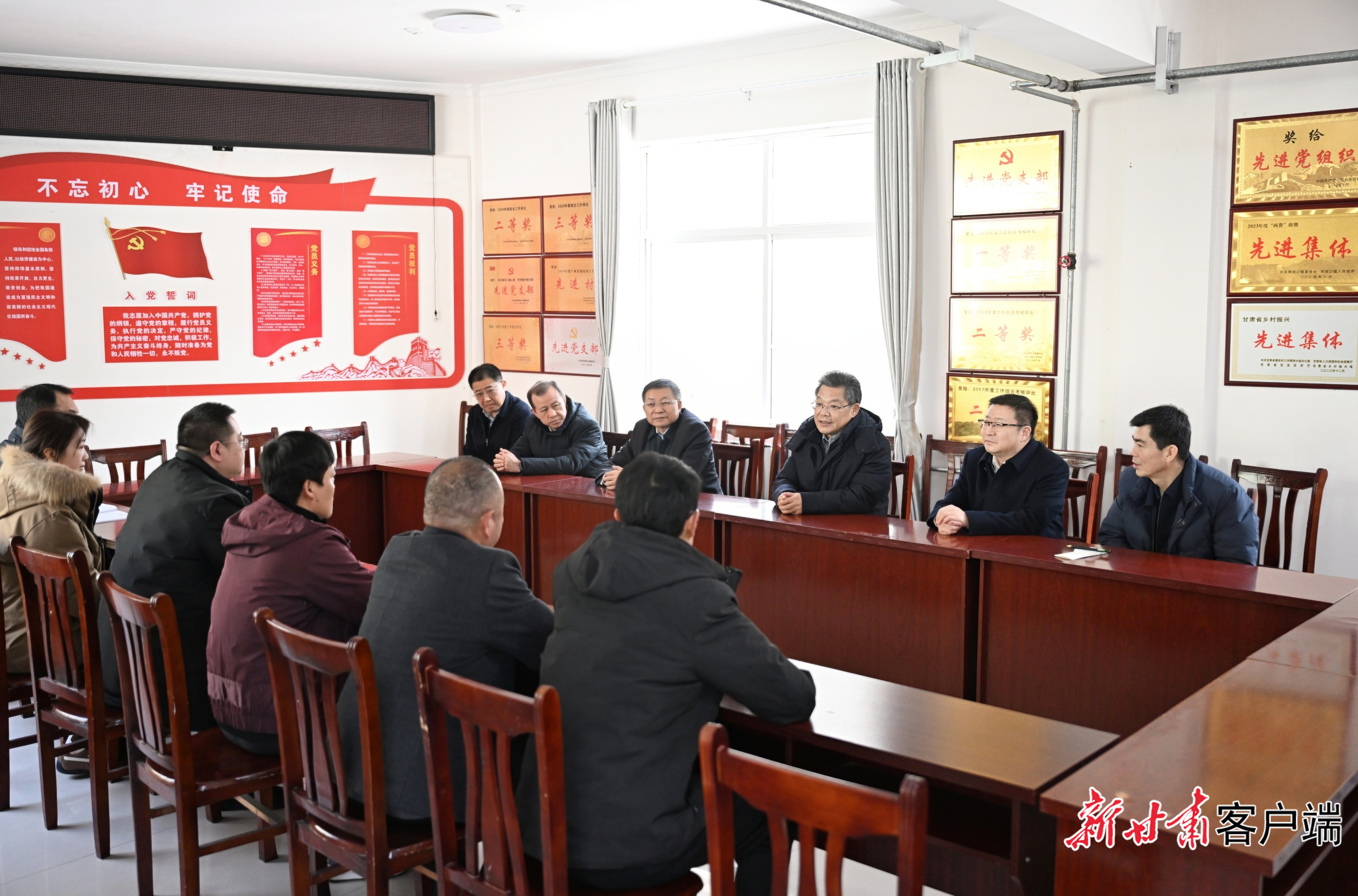 任振鹤：发展特色产业　增进民生福祉