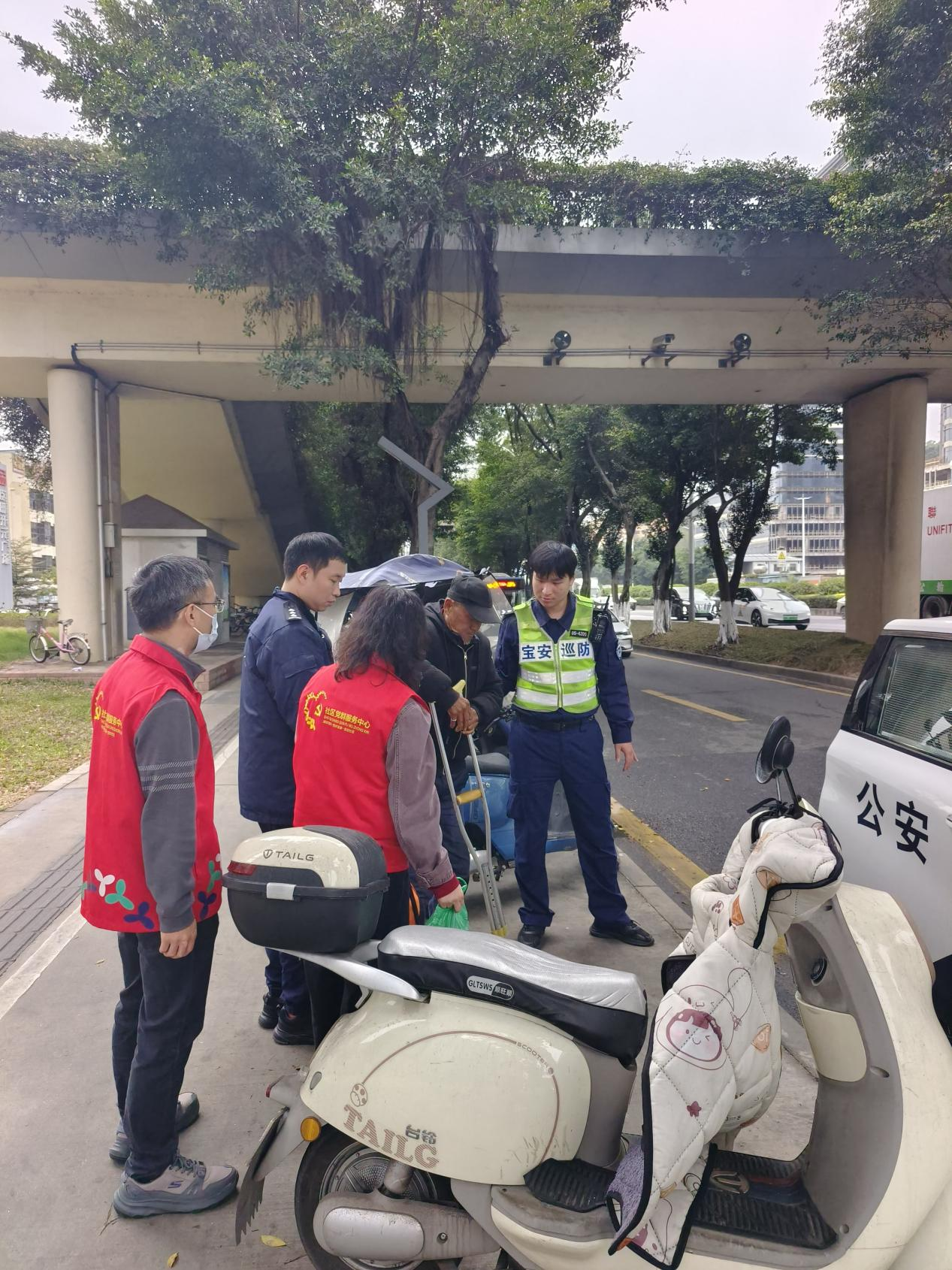 温情暖人心 社区伸援手 ——臣田社区党群服务中心全力救助路边受伤老人