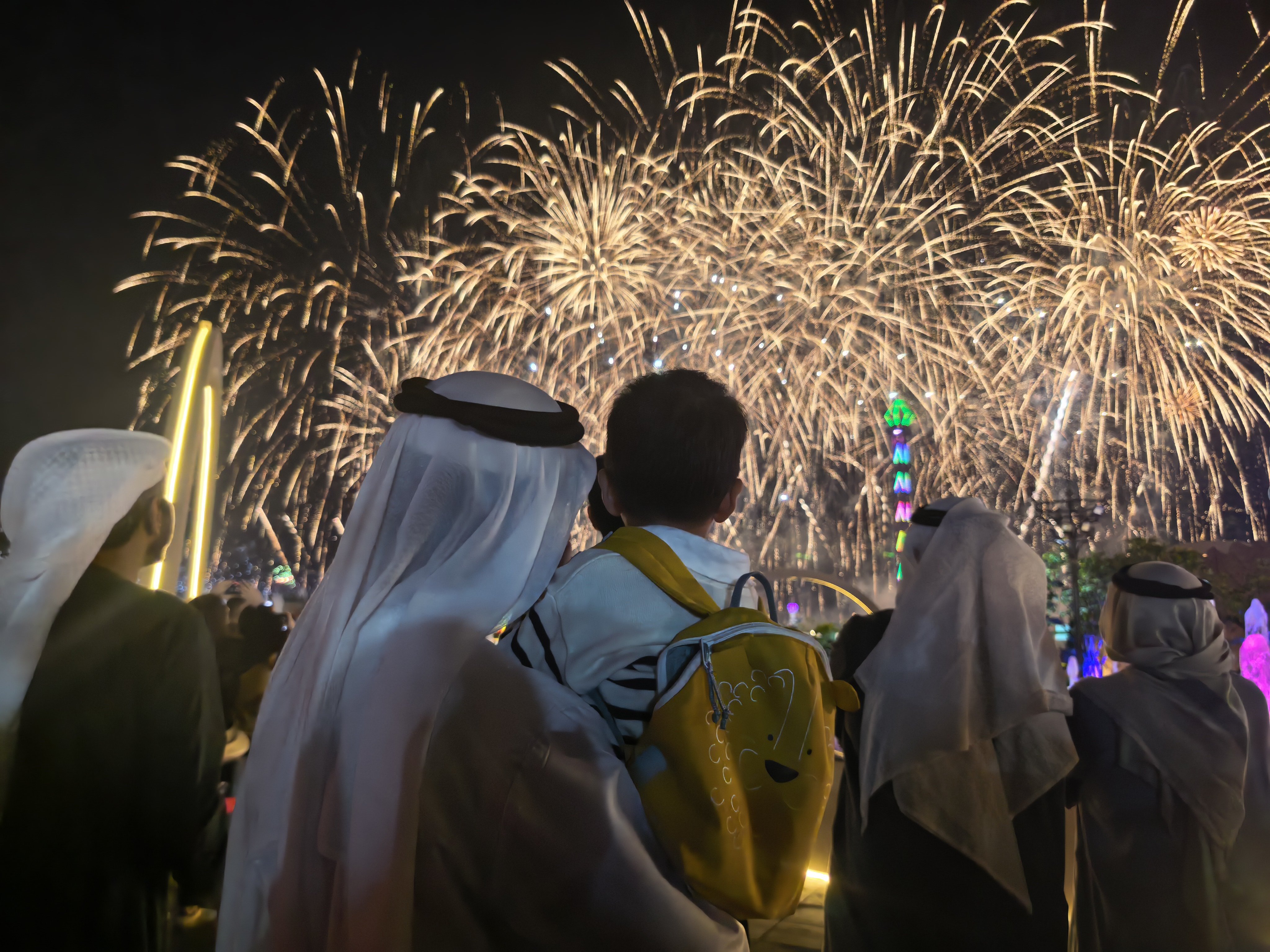 浏阳烟花绽放阿布扎比夜空 湖湘文化点亮阿联酋新春