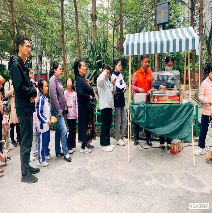 “笔墨挥春绘马韵·匠心服务暖万家”