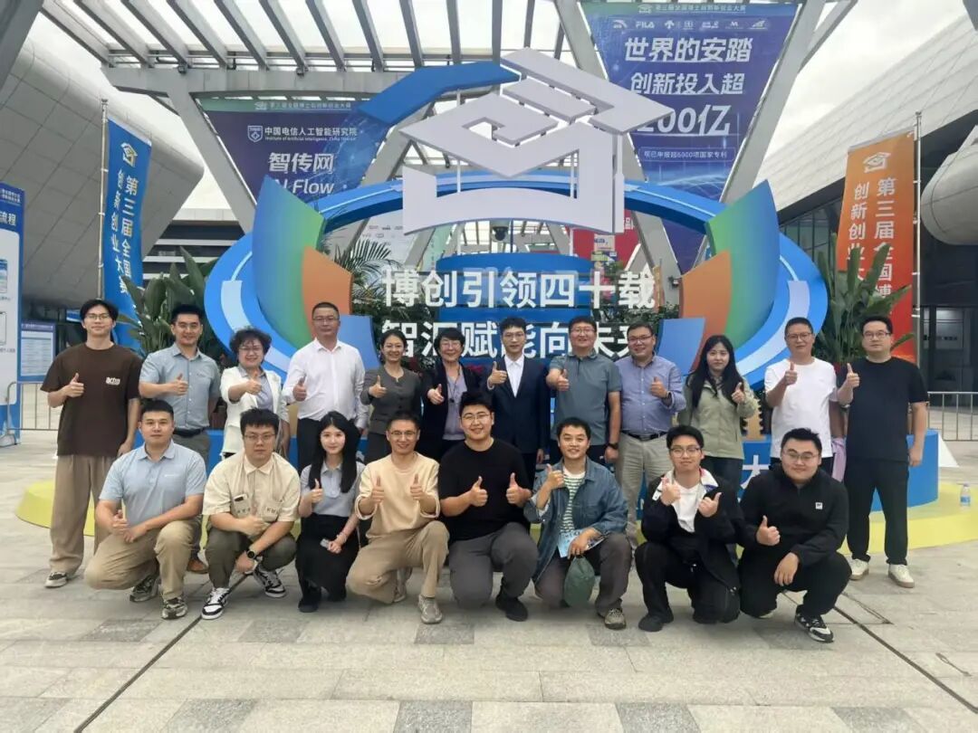 苏兴康和团队成员在第三届全国博士后创新创业大赛现场