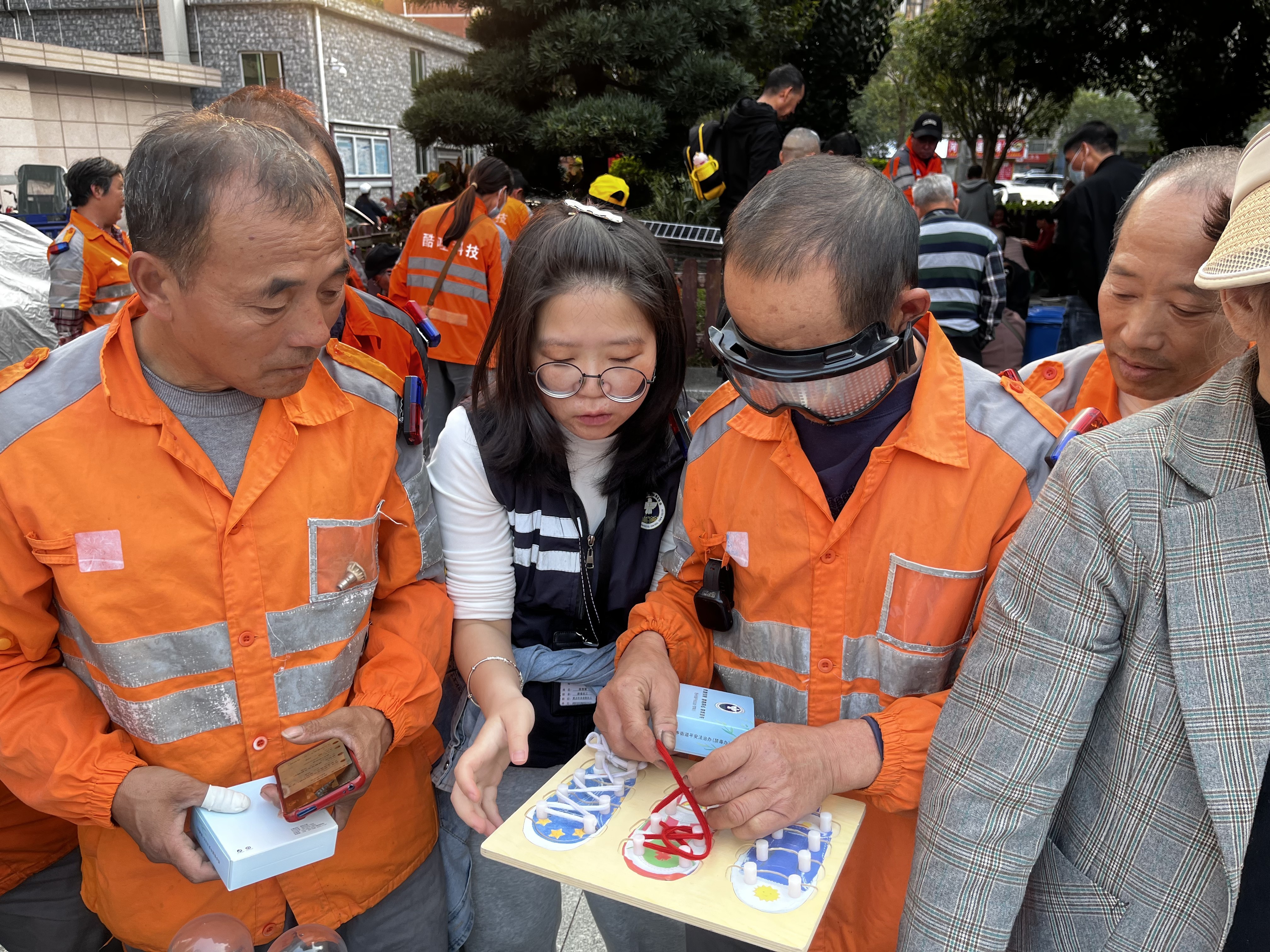 禁毒帮扶深入环卫工人队伍,西乡街道打造社区禁毒“移动探头”