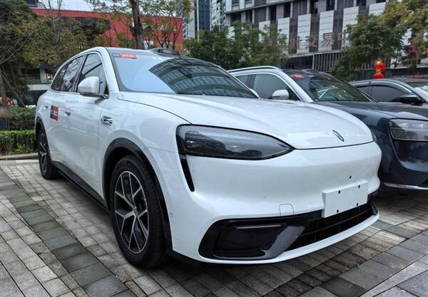 25万价位的大爆款来了 全新问界M6实车多方位展示