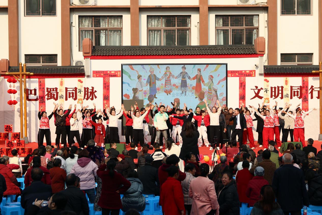 中国传统村落石龙门村四村联合“村晚” 顾佳晨 摄