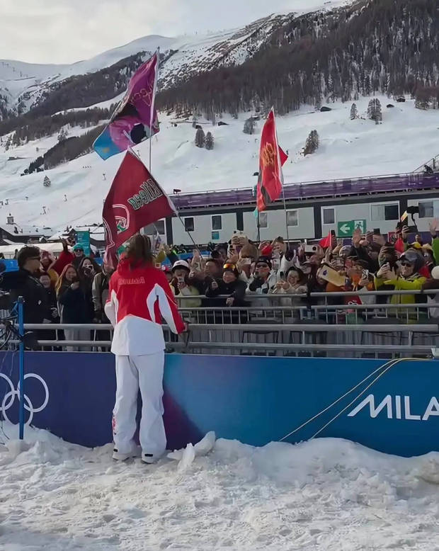 谷爱凌接受采访。