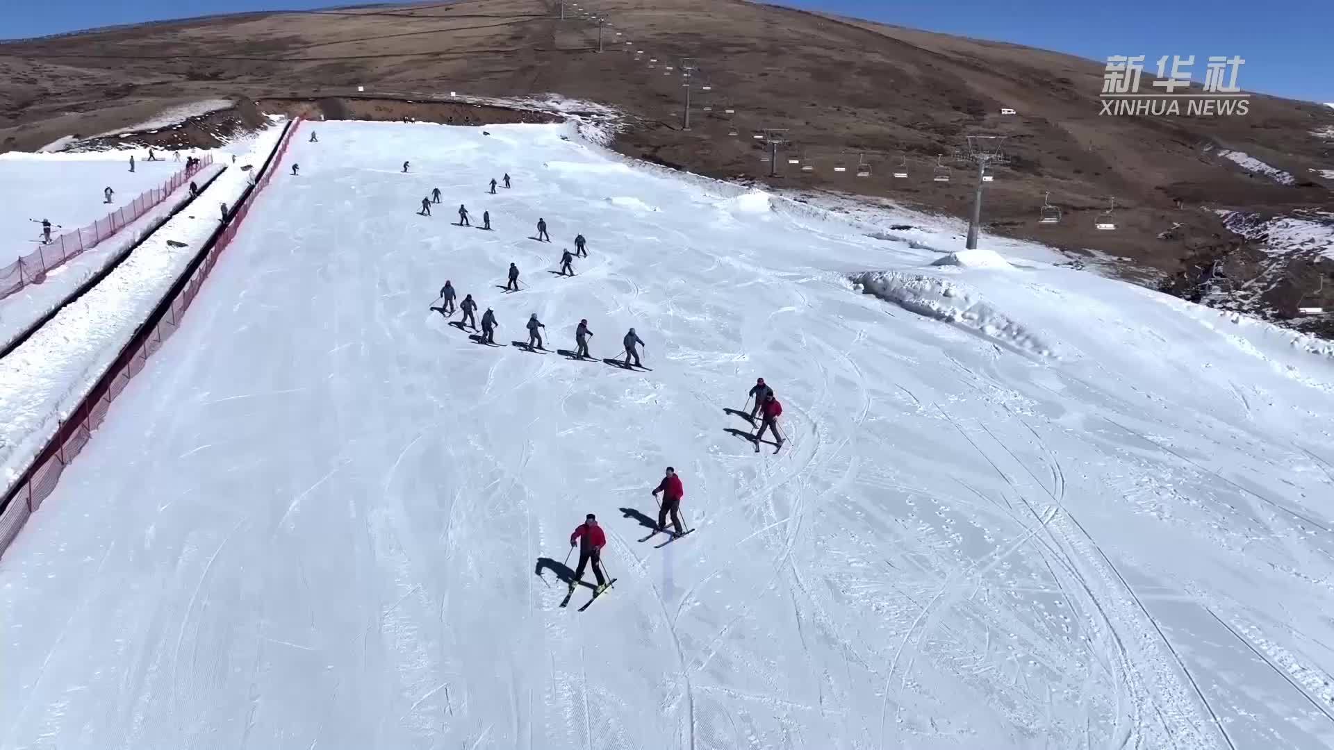 云南会泽：冰雪燃动跨境游