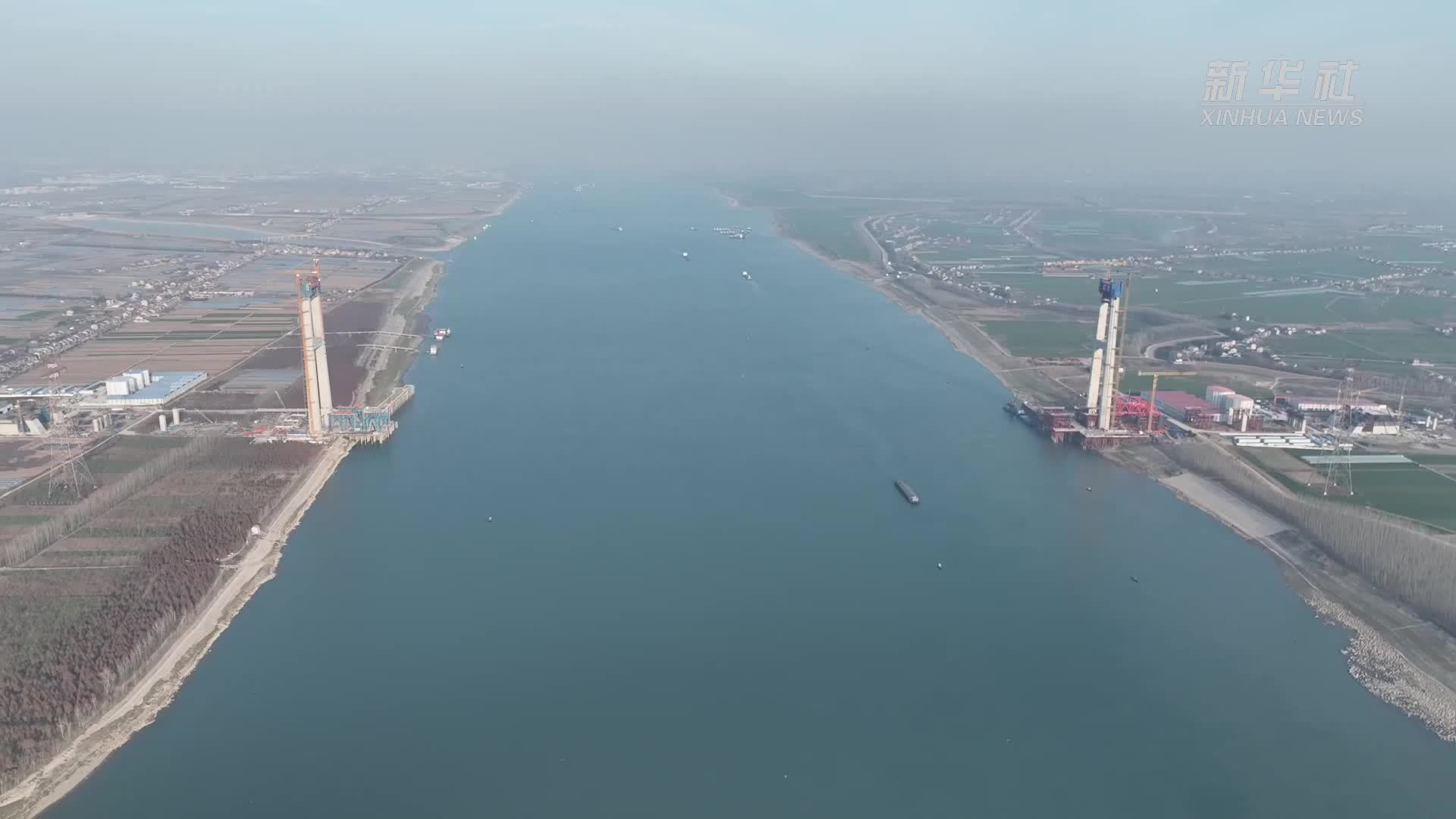 荆州李埠长江公铁大桥两岸主塔全部封顶