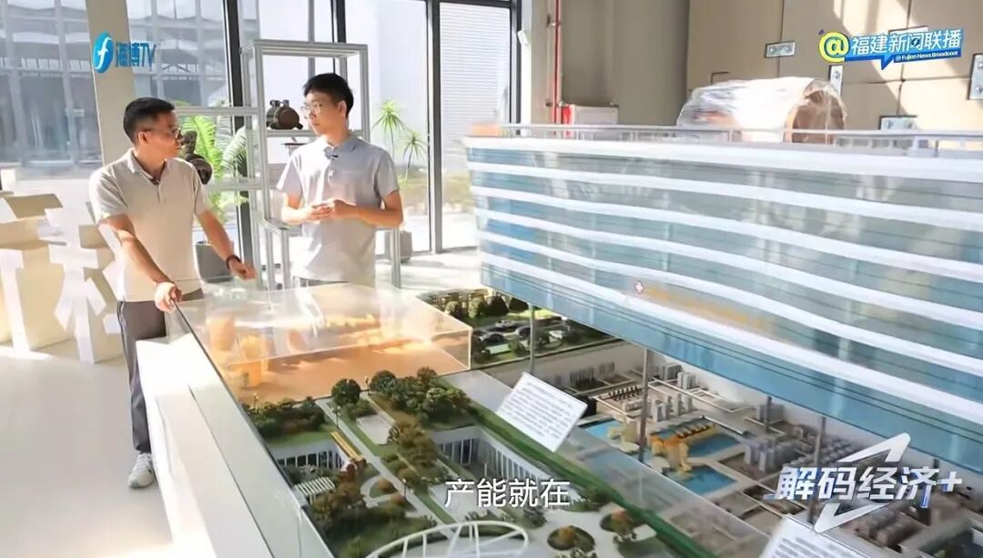 苏兴康在睿斯科医疗生产基地接受采访