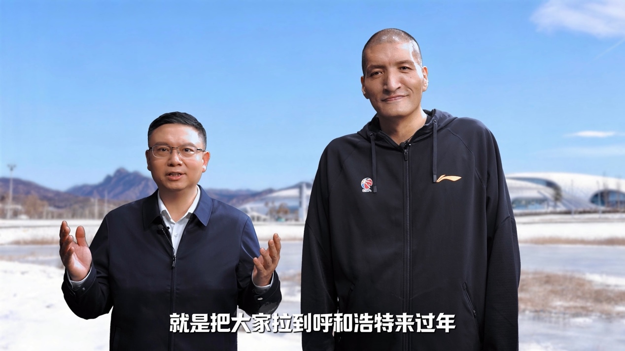 呼和浩特市副市长王昆(左)内蒙古篮球协会主席巴特尔(右)
