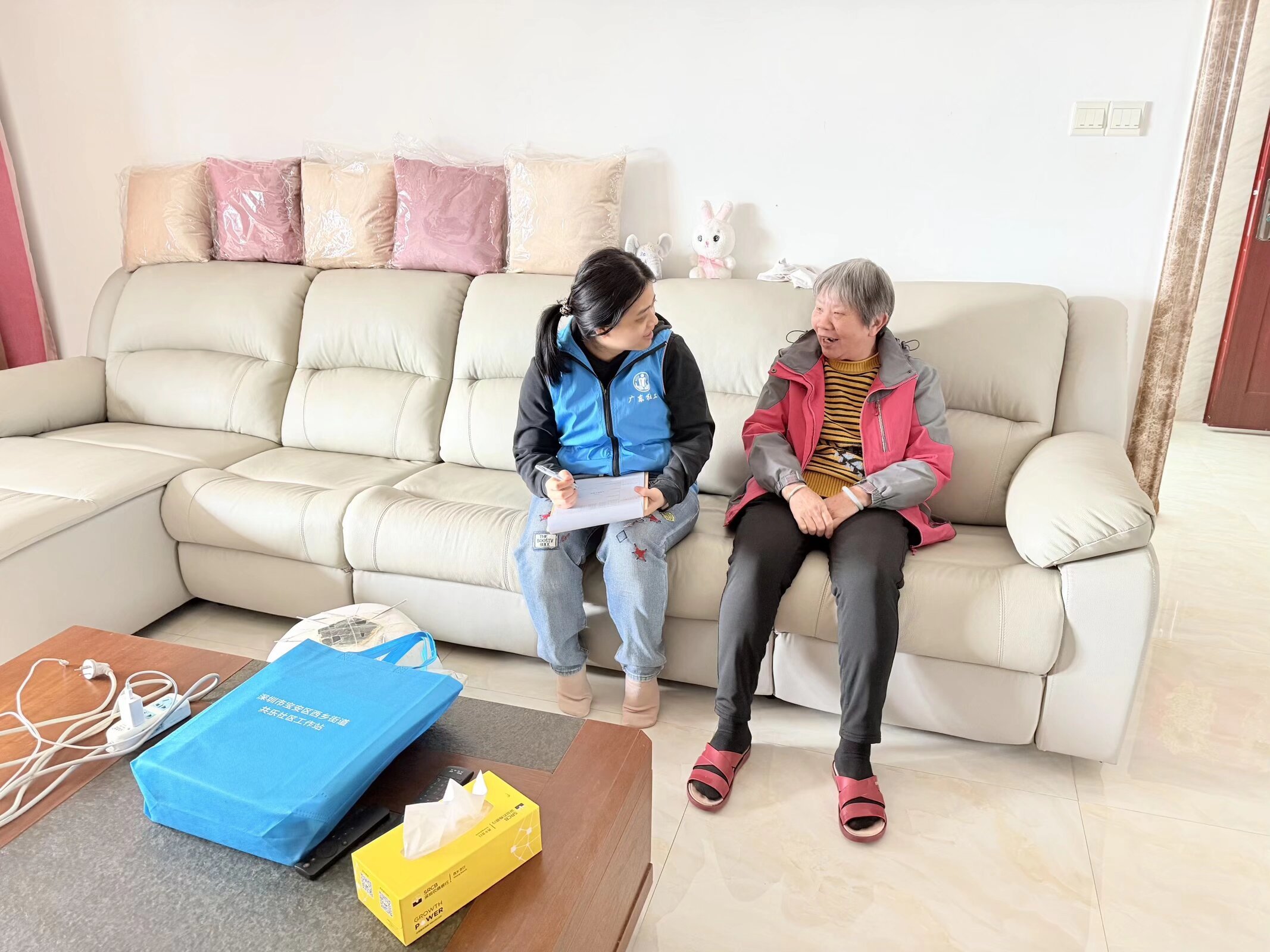 共乐社区开展 “寒冬温情・迎春送福”，走访慰问空巢老人活动