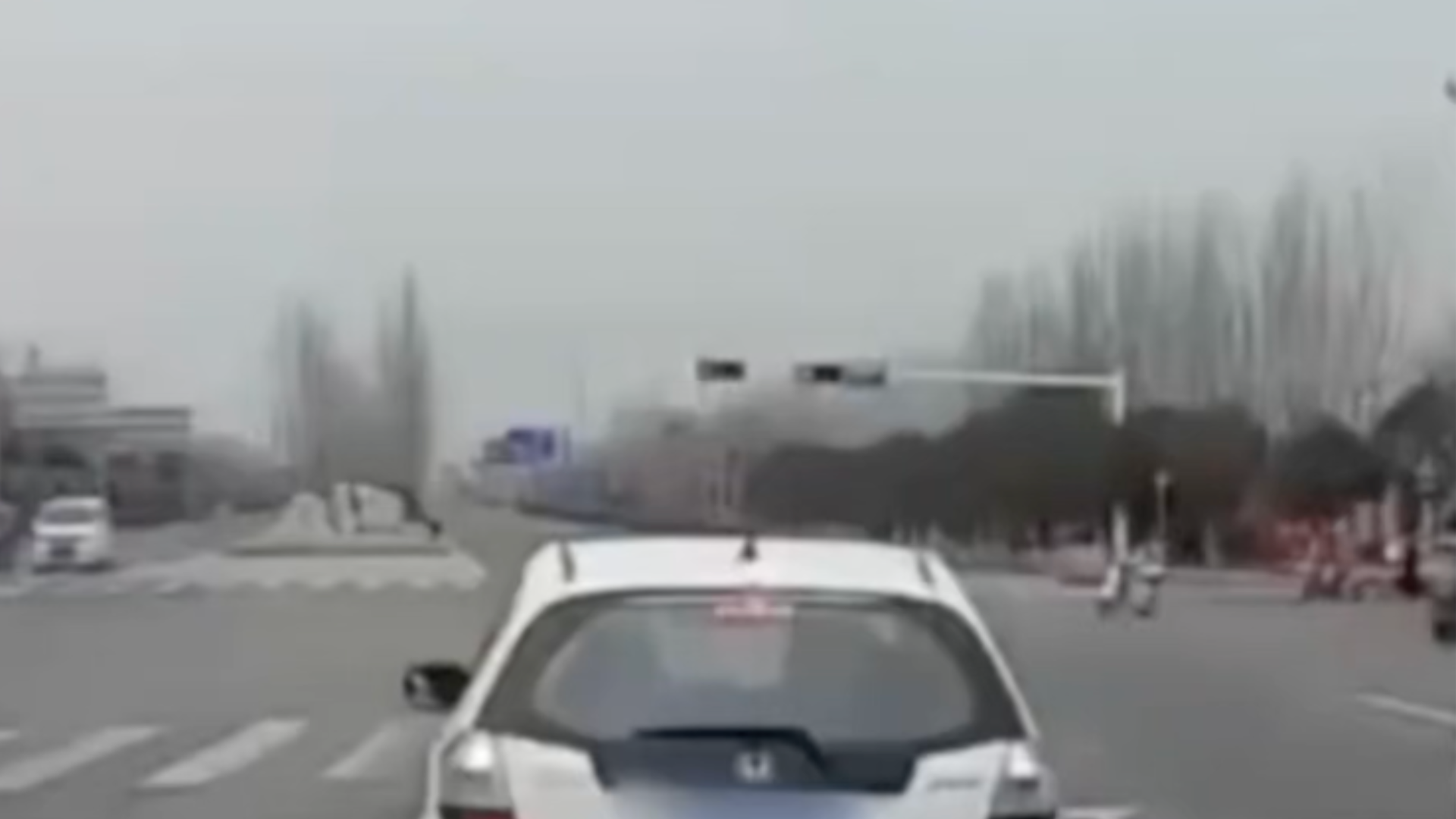 案发当日3次吸毒，开车撞人后高速驶离又撞多人，男子毒驾致4死，被判处死刑