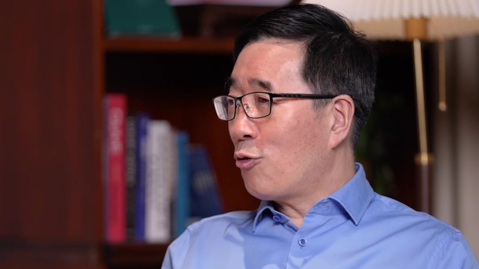 陈向东回应不挖董宇辉：爱惜人才，12年不提旧主是情义也是克制