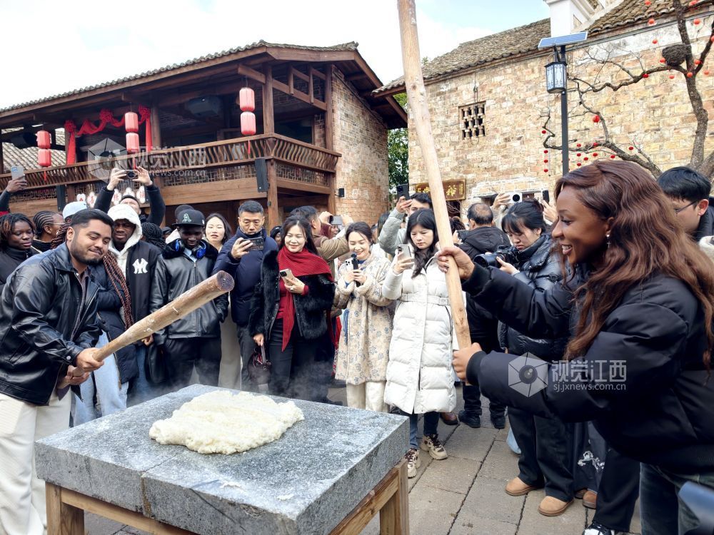江西分宜:外国留学生体验民俗感受年味(图)