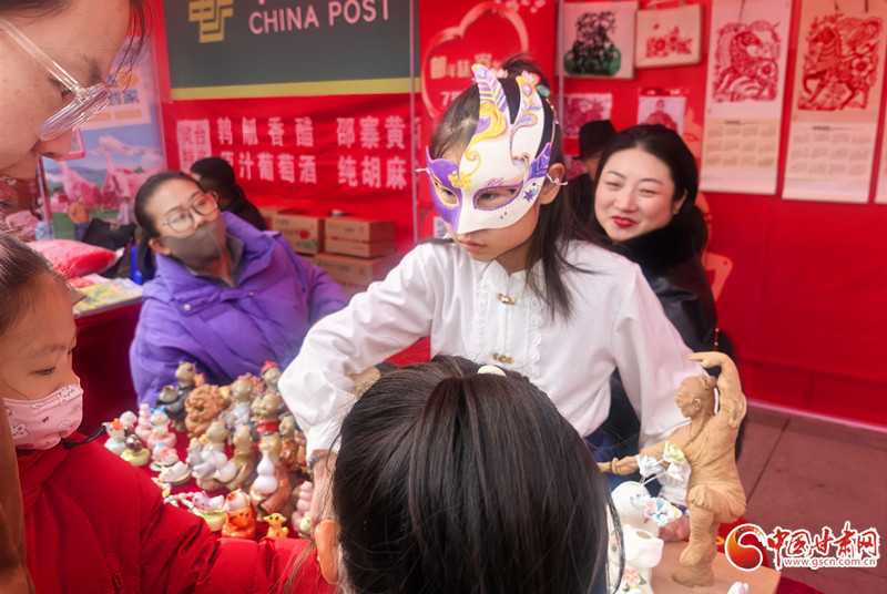 国潮贺新春　甘肃崆峒年货集点燃烟火气