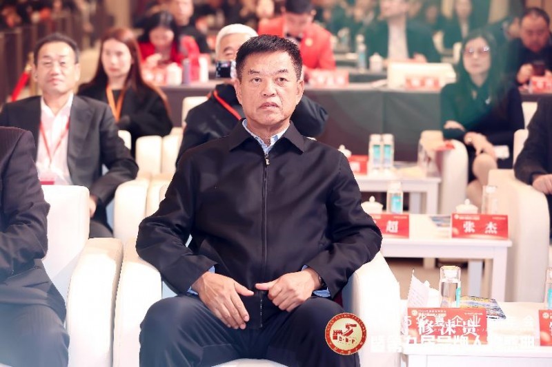 修正药业集团董事长修涞贵出席2025品牌人物盛典