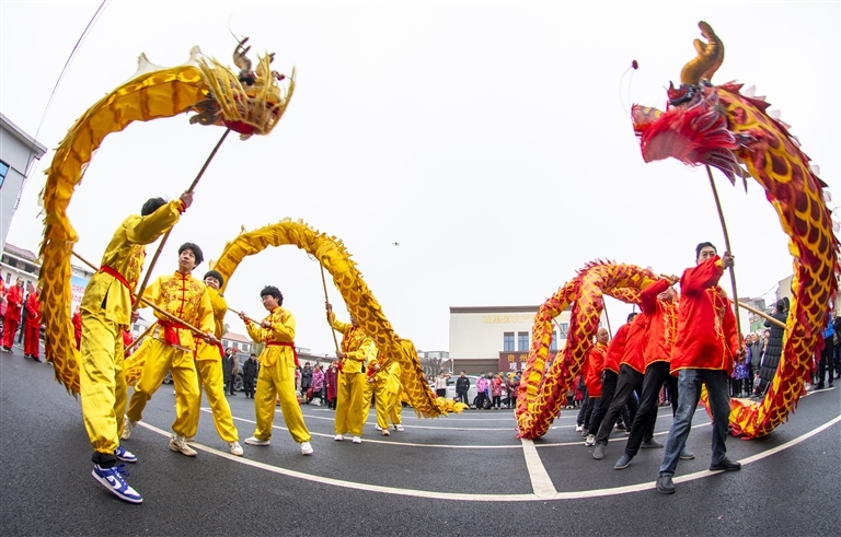 江西：龙腾狮舞迎新春（图）