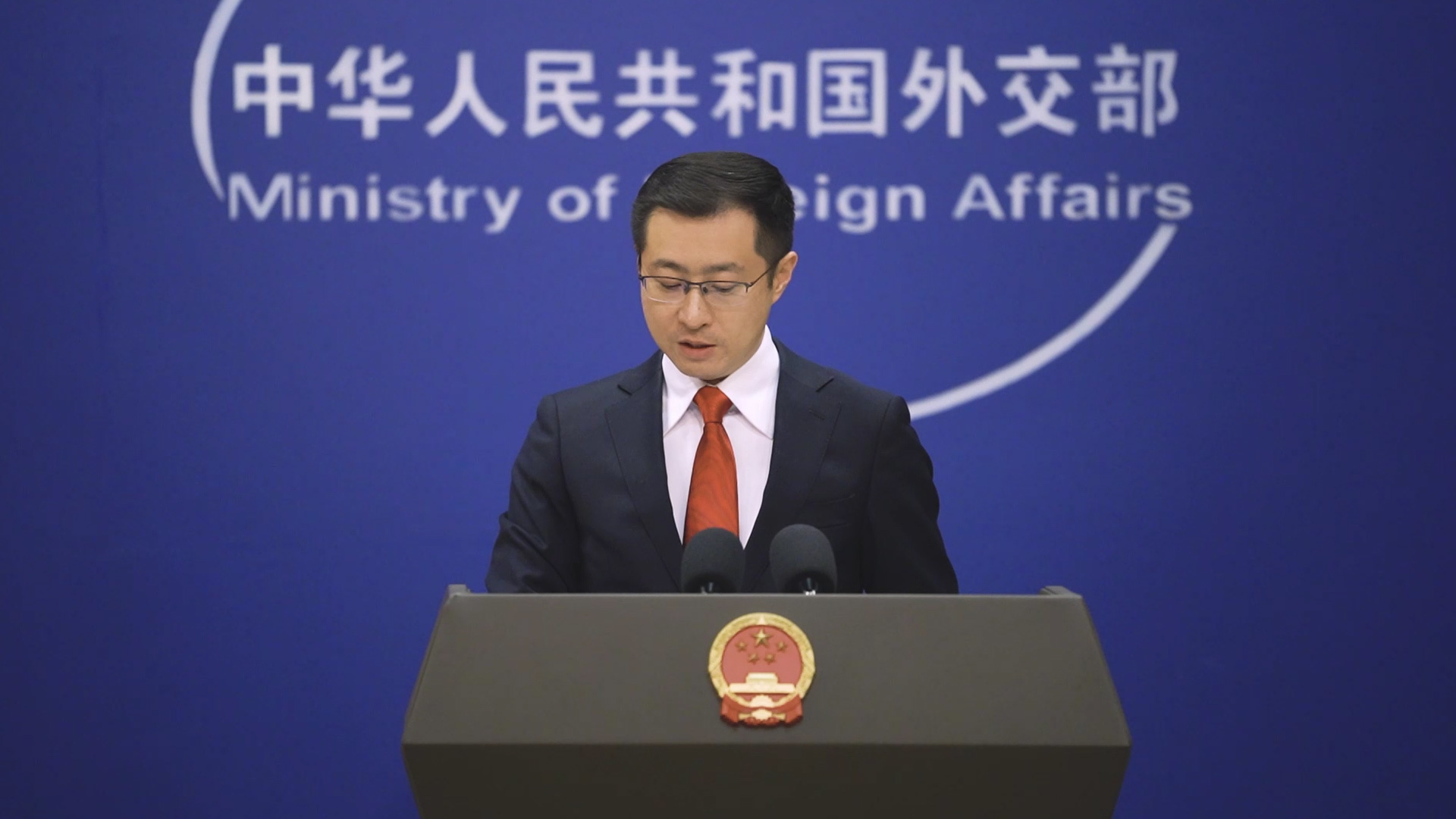 日本扣押一中国渔船并逮捕船长，外交部回应