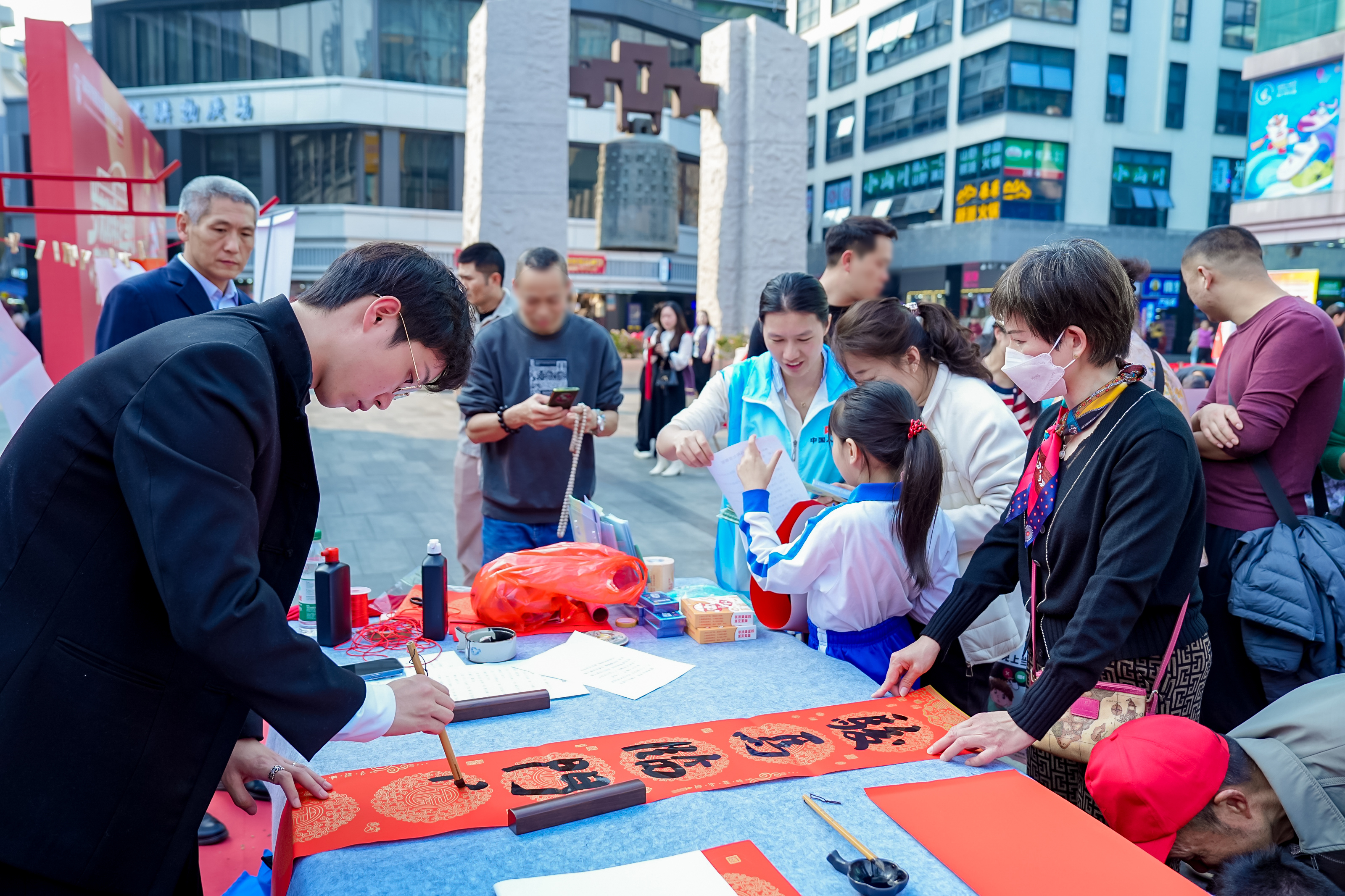 翰墨传福,健康贺岁:中国人保健康开展岁末年初防非主题宣传活动