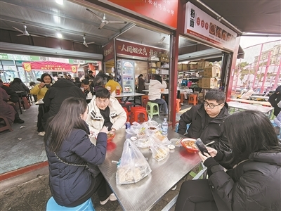 感受南昌湾里早酒市集的人间烟火 清晨饭食充满仪式感