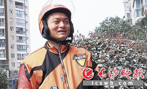 黄超露出朴实的笑容。长沙晚报见习记者 李茂健 摄