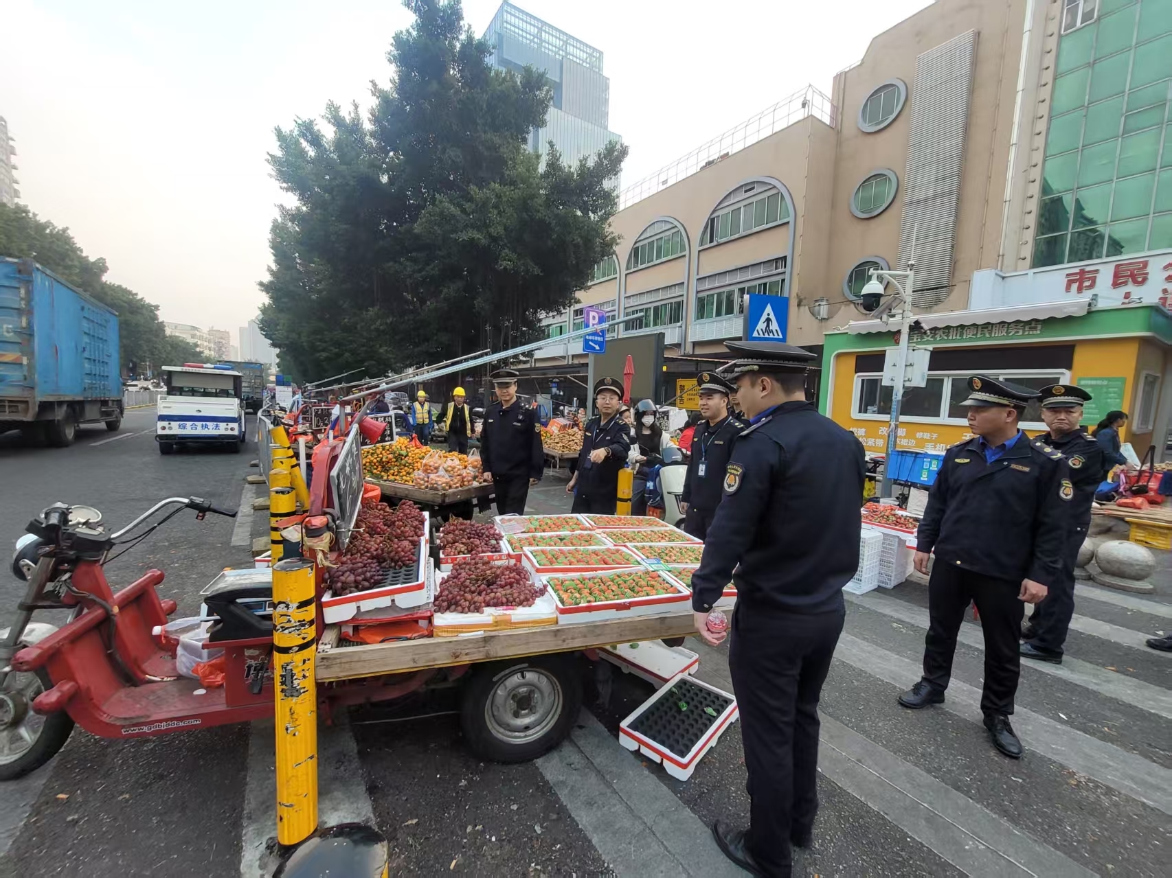 西乡街道整治乱摆卖：一场秩序与温度的治理实践