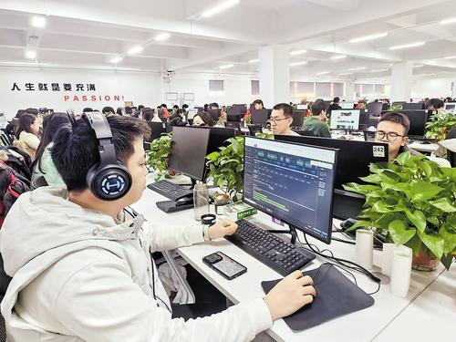 2月2日，河北燕鼎数据处理有限公司，数据标注员正在专注工作。 本报记者 潘文静摄