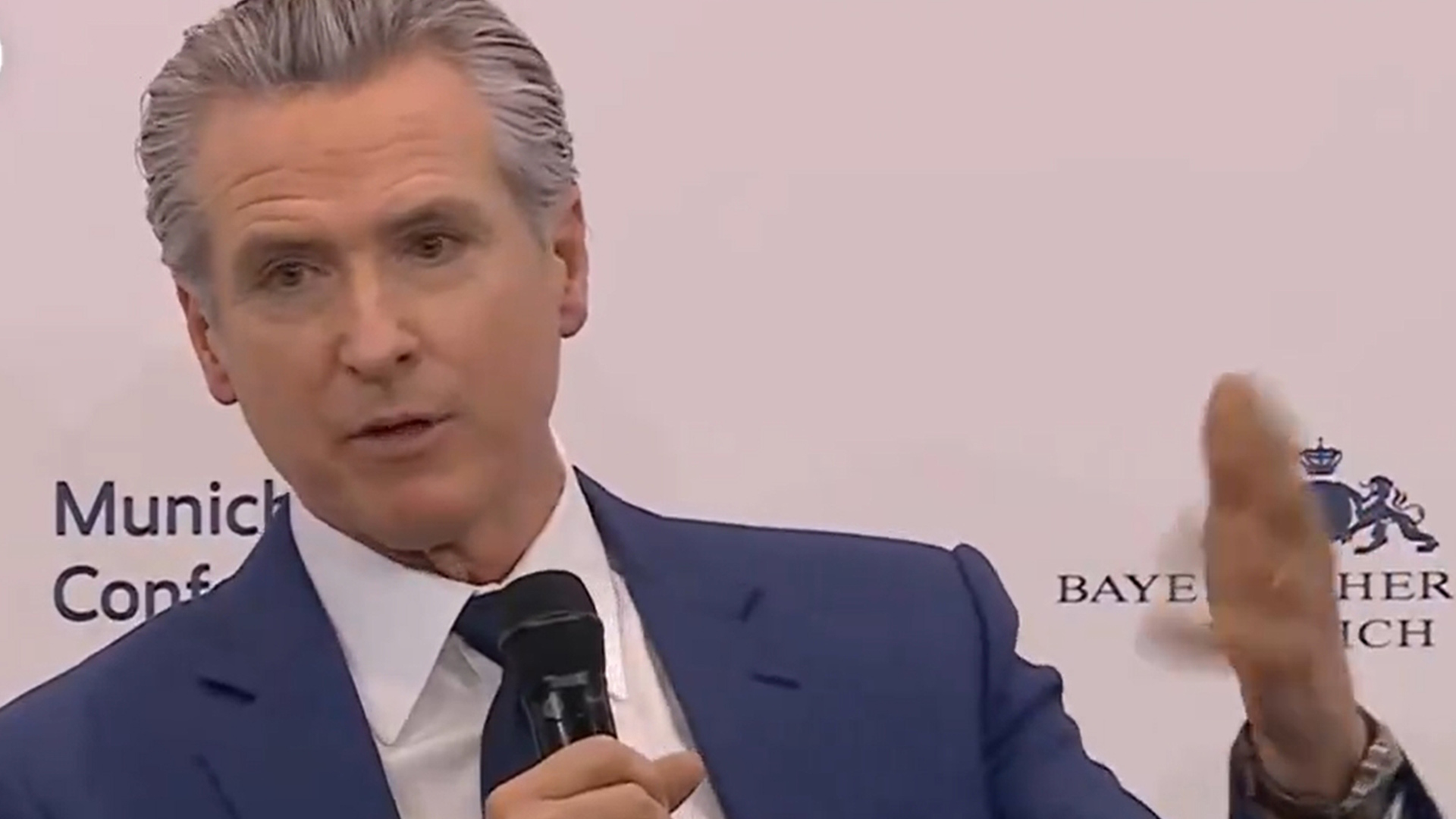 加州州长纽森：我带着钦佩之情说，中国坚持绿色发展，美国却在“开倒车”