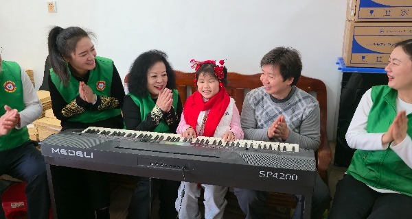 珠海政协委员陈伟光看望盲童女童 福利会走进7000户家庭帮扶70万人次