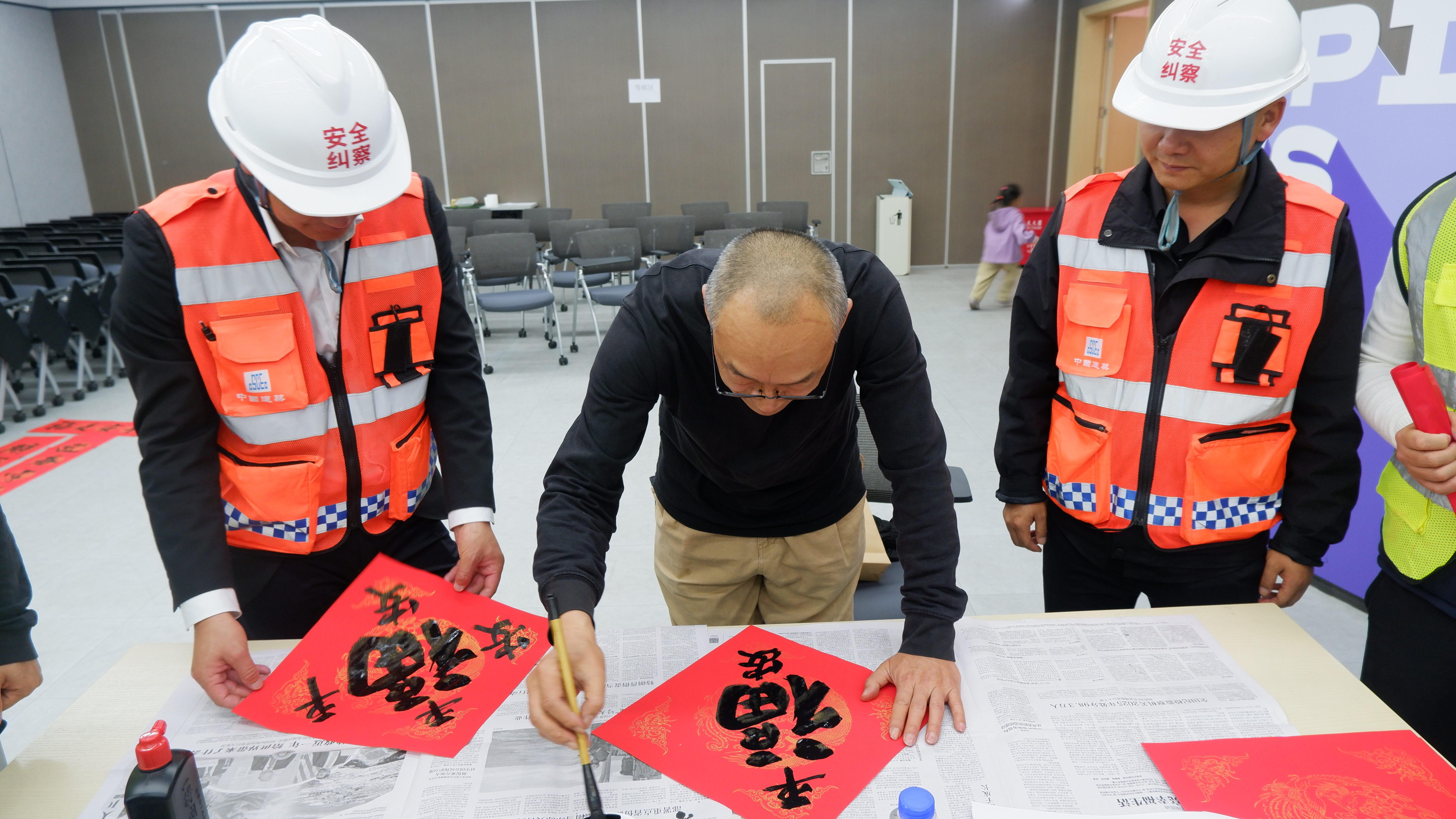 党建红引领年味暖 联建情共绘幸福春