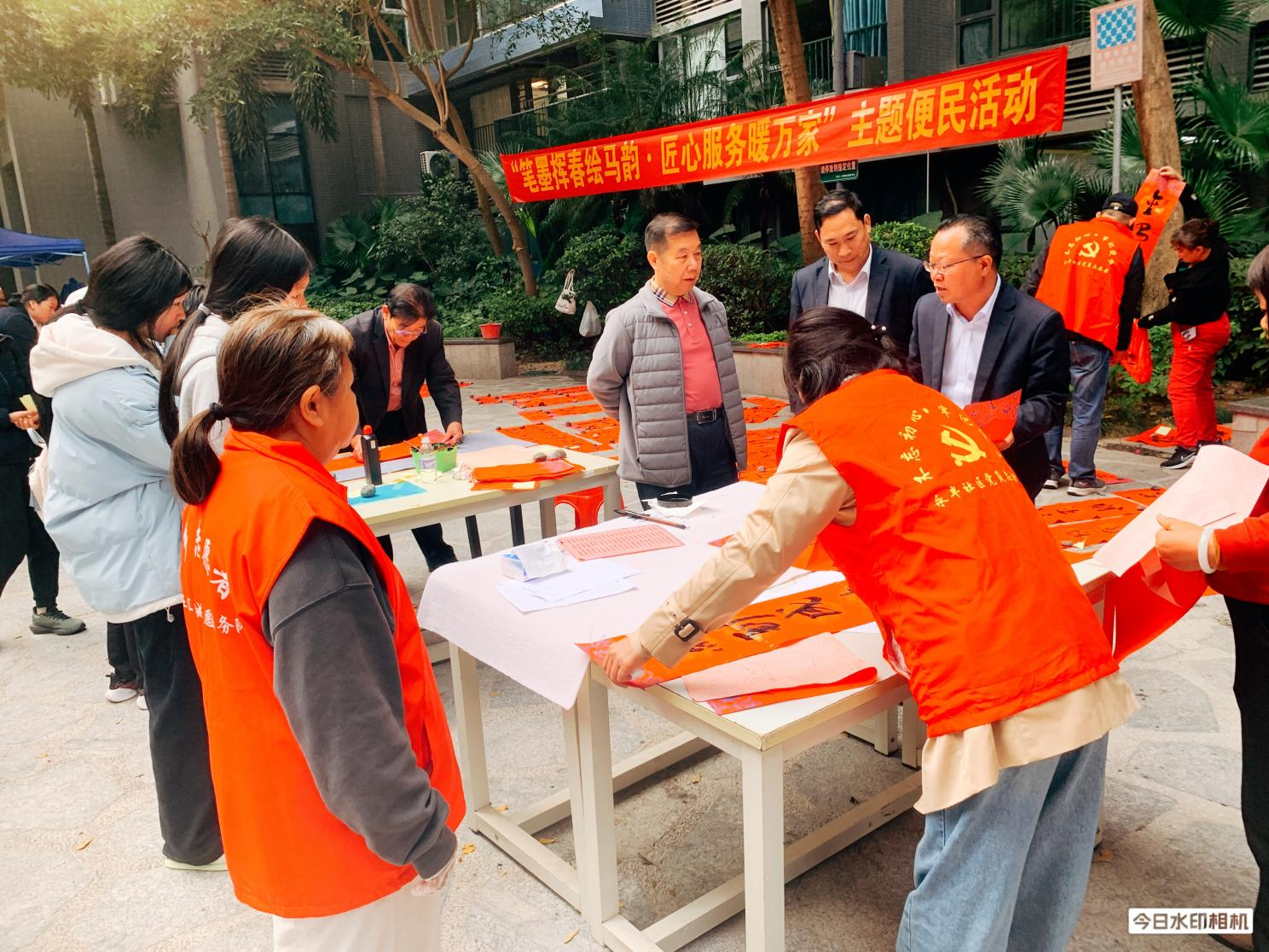 “笔墨挥春绘马韵·匠心服务暖万家”