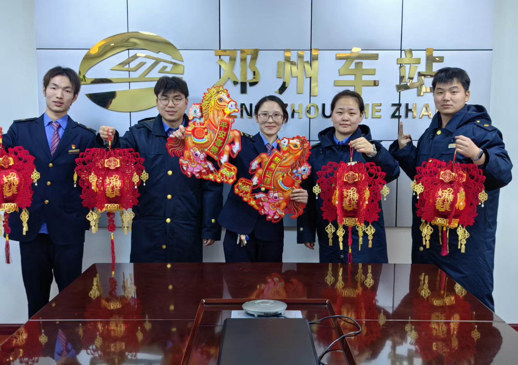 郑铁邓州站:团情相伴过小年 坚守岗位年味浓