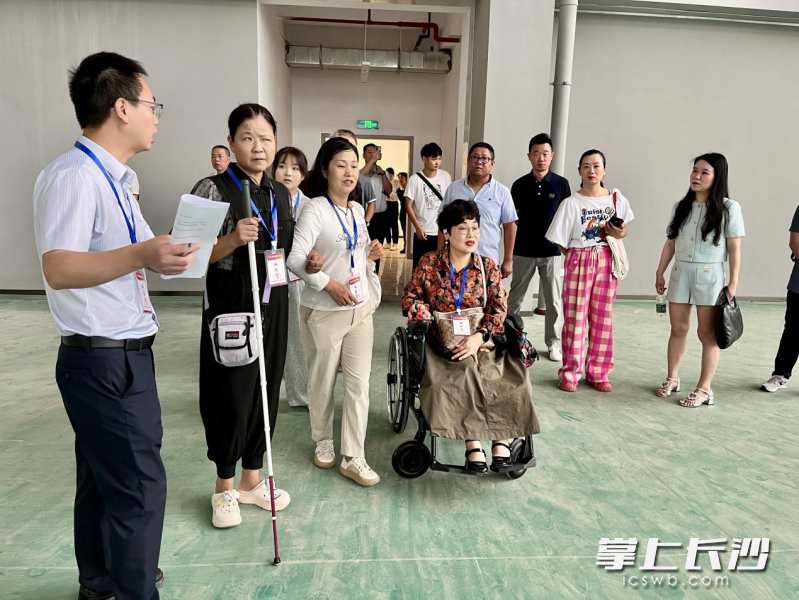 长沙市住建局组织竣工验收环节无障碍设施体验活动。 均为通讯员供图