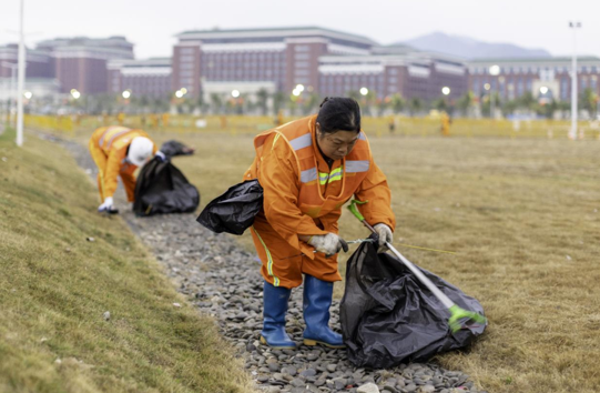 致敬春节里的“不归人” 有一种年味叫守护与担当