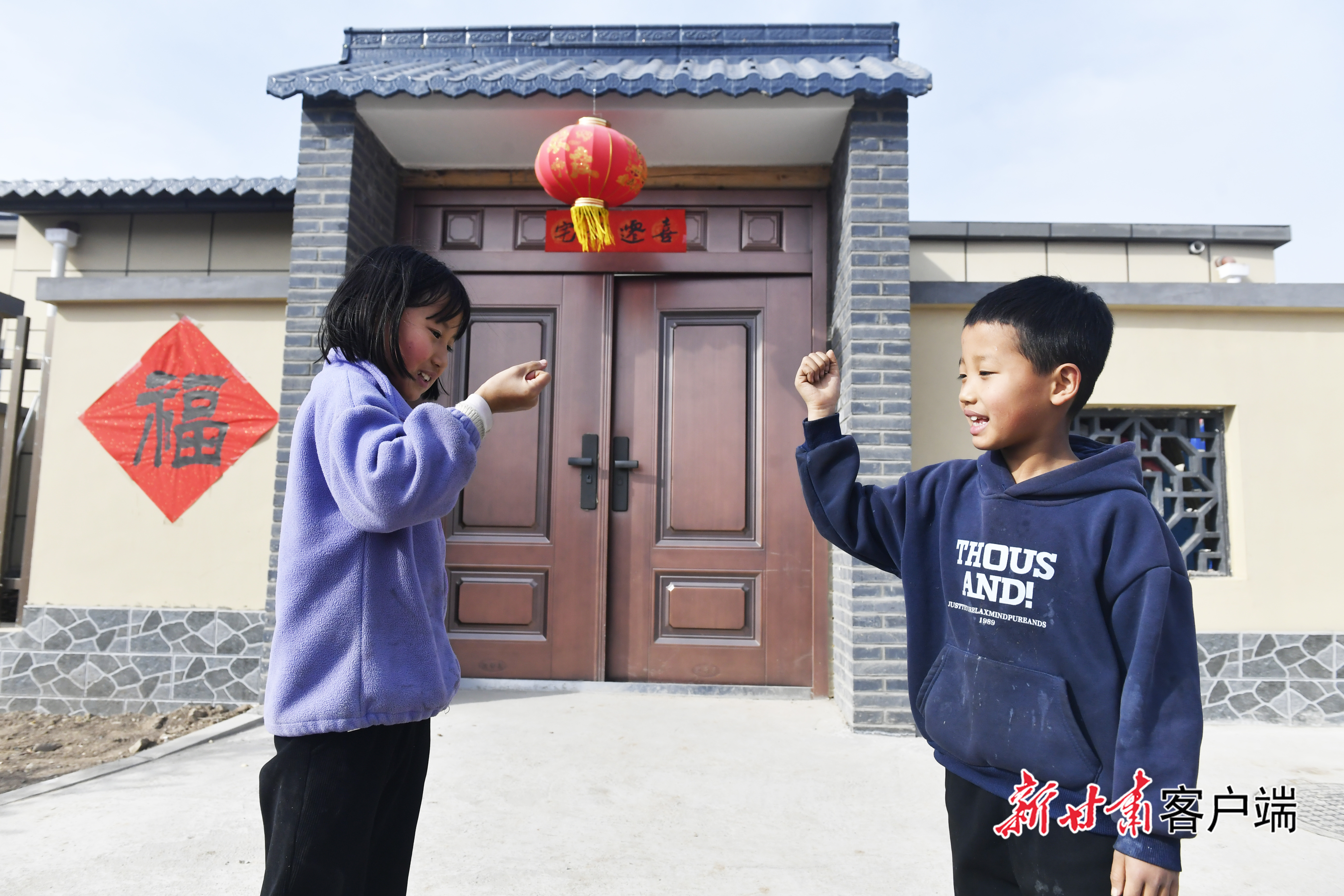 白生详家中充满孩子们的笑声