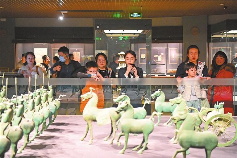 甘肃省博物馆策划的“博物馆里过大年”系列文化活动吸引众多游客　新甘肃&middot;甘肃日报记者　丁凯