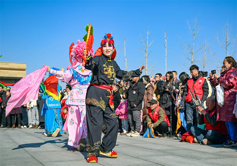 2月17日，民间艺人在沧州“非遗展演过大年”活动中表演。