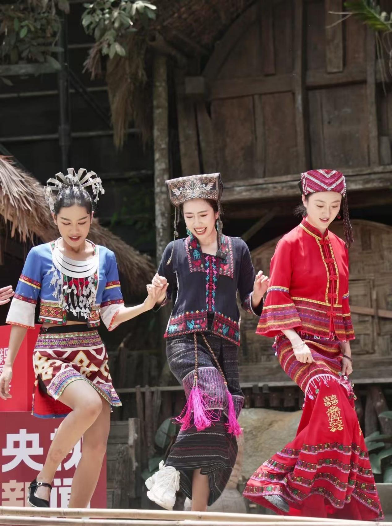 童声话非遗 闪耀自贸港|黎族打柴舞:足尖上的烟火欢歌