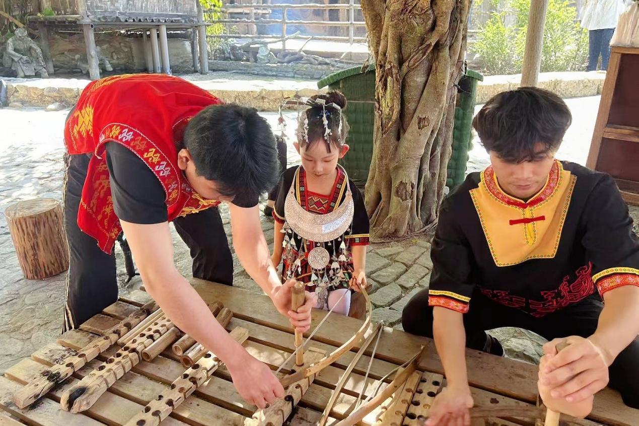 童声话非遗 闪耀自贸港|黎族钻木取火:人类文明的活化石