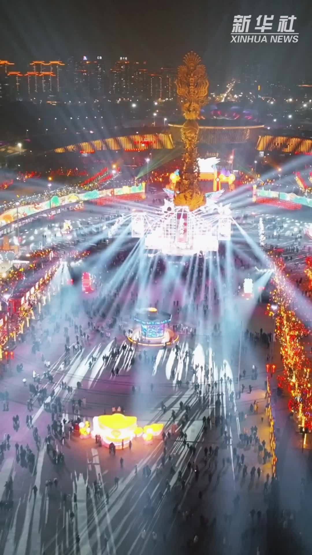 潮玩新春 唐山南湖灯会点亮马年新春