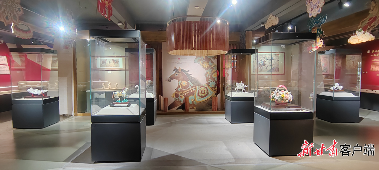 “骐骥新程——丝路马年生肖文化特展”在敦煌市博物馆悬泉厅开展