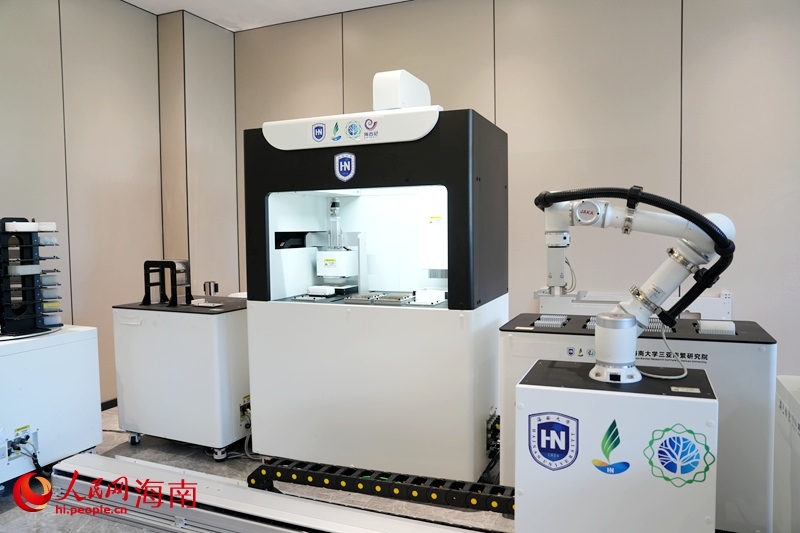 智能育种设备。人民网记者 符武平摄