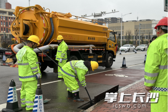 春节期间，长沙市排水设施管理有限公司秉持“值守到位、运维有序、抢修高效”准则，严格执行24小时值班制度，确保值班人员在岗履职、响应及时。受访者供图