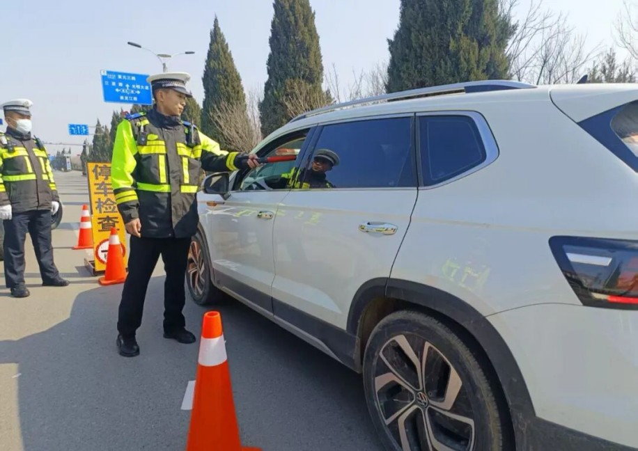 春节假期,枣庄交警严查酒驾醉驾