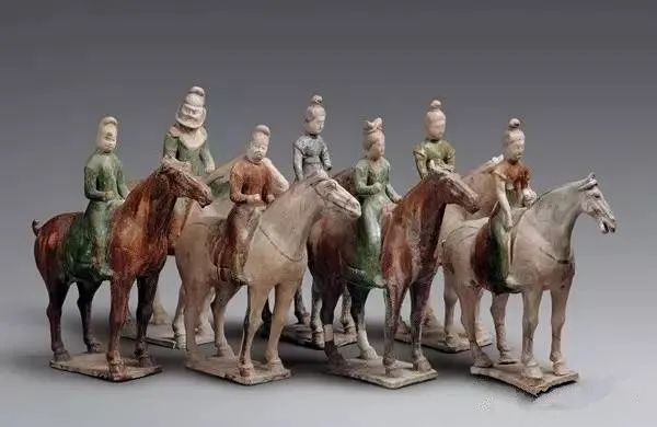 三彩骑马陶俑