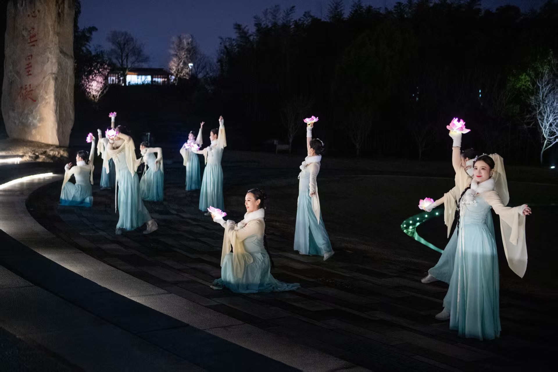 超三万游客打卡牛首山！马年新春第一波年味直接拉满